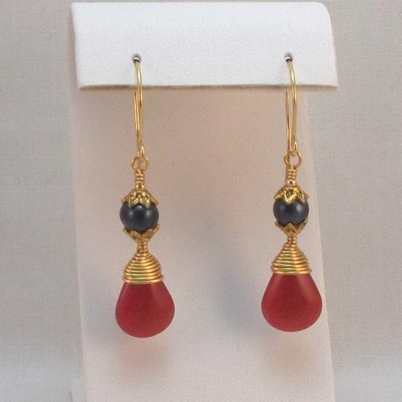 Twisted Artistry Jewelry Jewelry - Red Jade Black Pearl & Gold Wire Wrapped Earrings